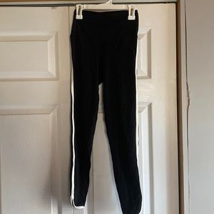 Offline by Aerie Real Me Xtra Leggings w White line going down